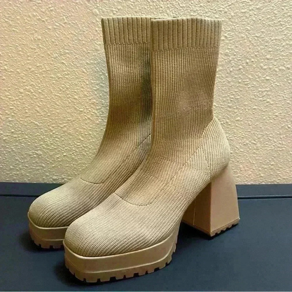 Forever 21 | Beige Lug Sole Sock Boots Size 8 - Picture 1 of 5